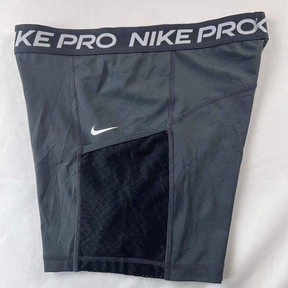 Nike Pro Gray Dri-Fit Compression shorts side Pockets women’s size Medium